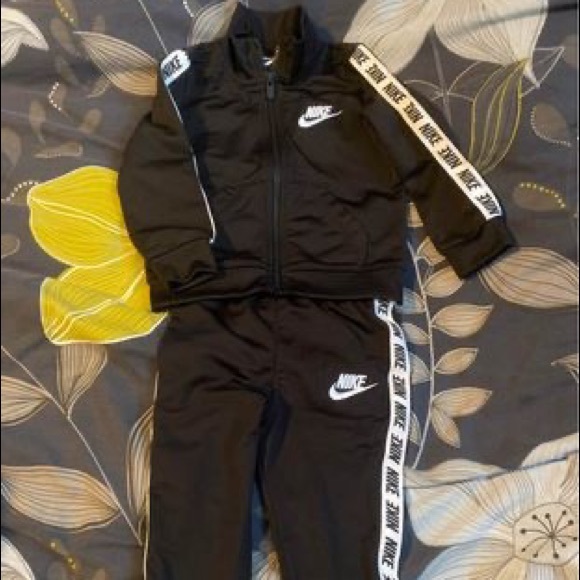 Nike / Puma tracksuit Colombia jacket snowsuit sweater boots shoes - Picture 6 of 6